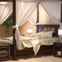 Massivholzbett Madura mit Baldachin und Bettkasten 001