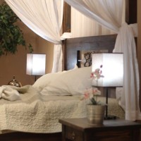 Massivholzbett Madura mit Baldachin und Bettkasten 002