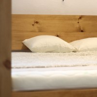 Massivholzbett Lombok mit Baldachin mit Matratze 002