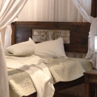 Massivholzbett Madura mit Baldachin mit Matratze 003