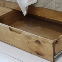 Massivholzbett Sumatra mit Schubladen und Matratze 004